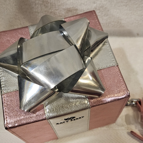 KATY PERRY CROSSBODY BAG - Picture 2 of 5